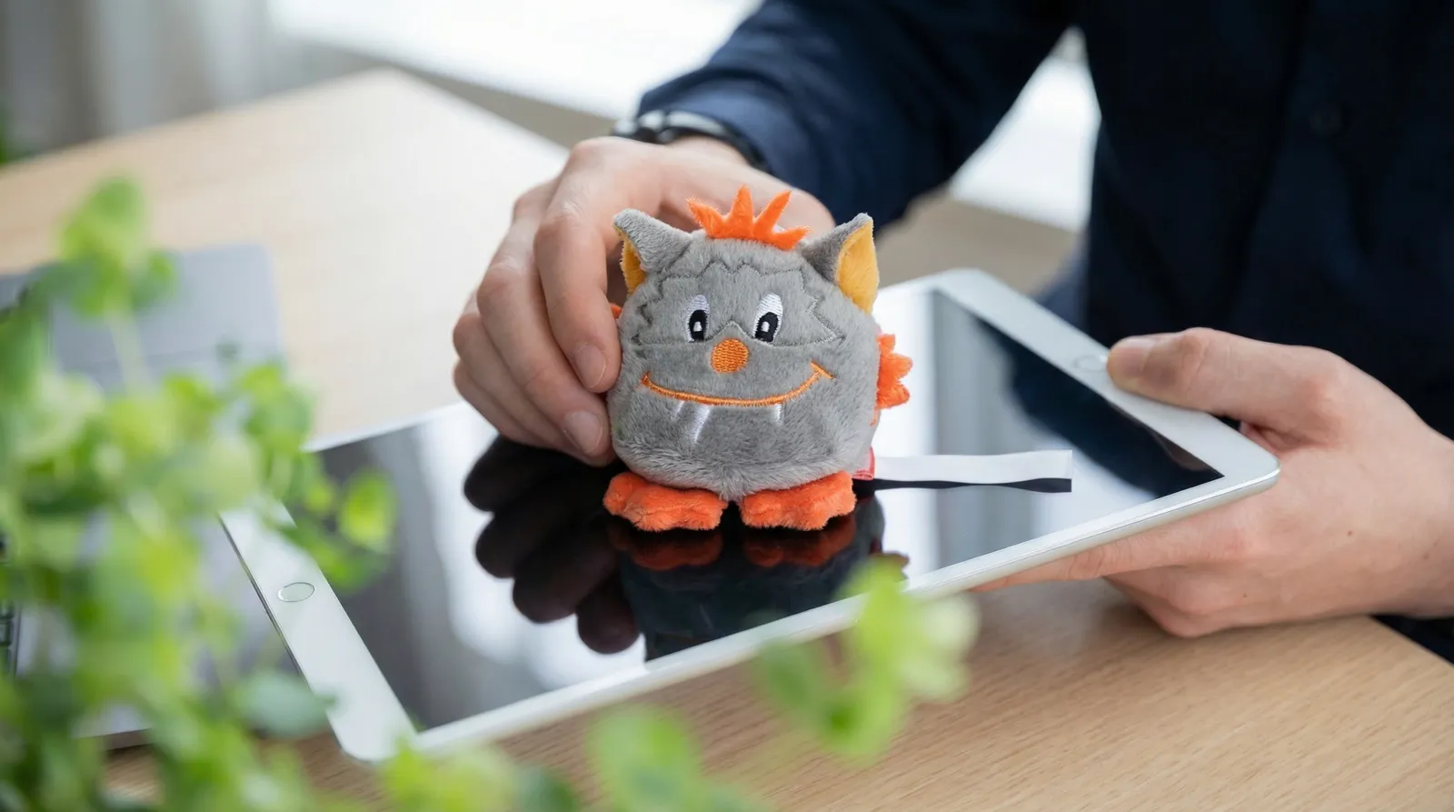 Schmoozies® Monster, dunkelgrau – Bild 8