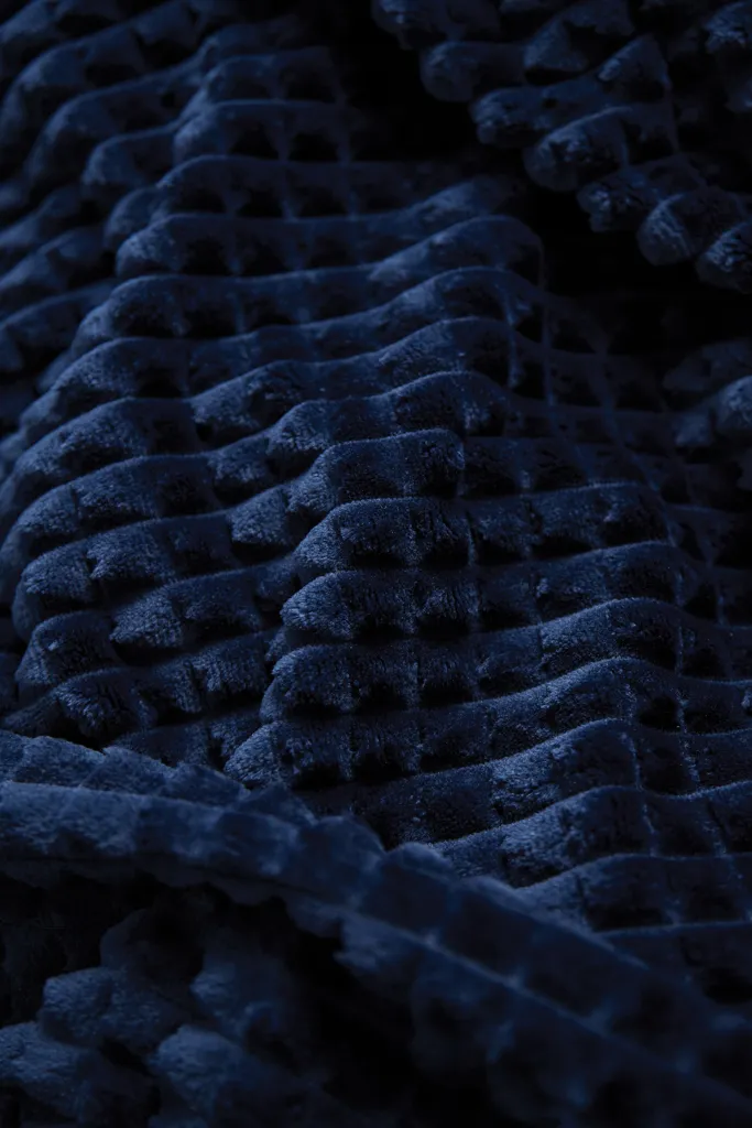 VINGA Branson Decke aus GRS recyceltem PET, navy blau – Bild 7