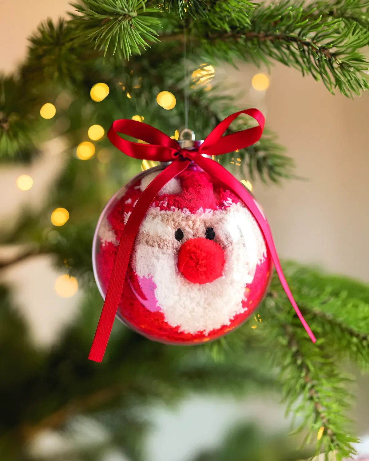 SNUG M Weihnachtsbaumkugel mit Socken, Rot – Bild 6