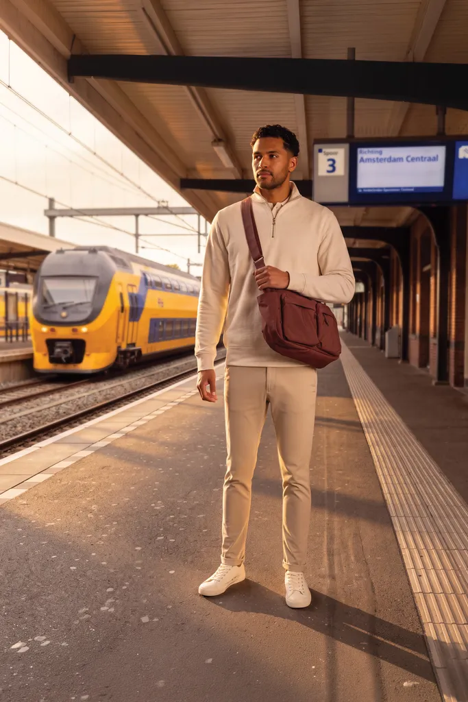 KENTO URBAN gepolsterte Crossover-Tasche aus RCS rec. Nylon, burgunderrot – Bild 6