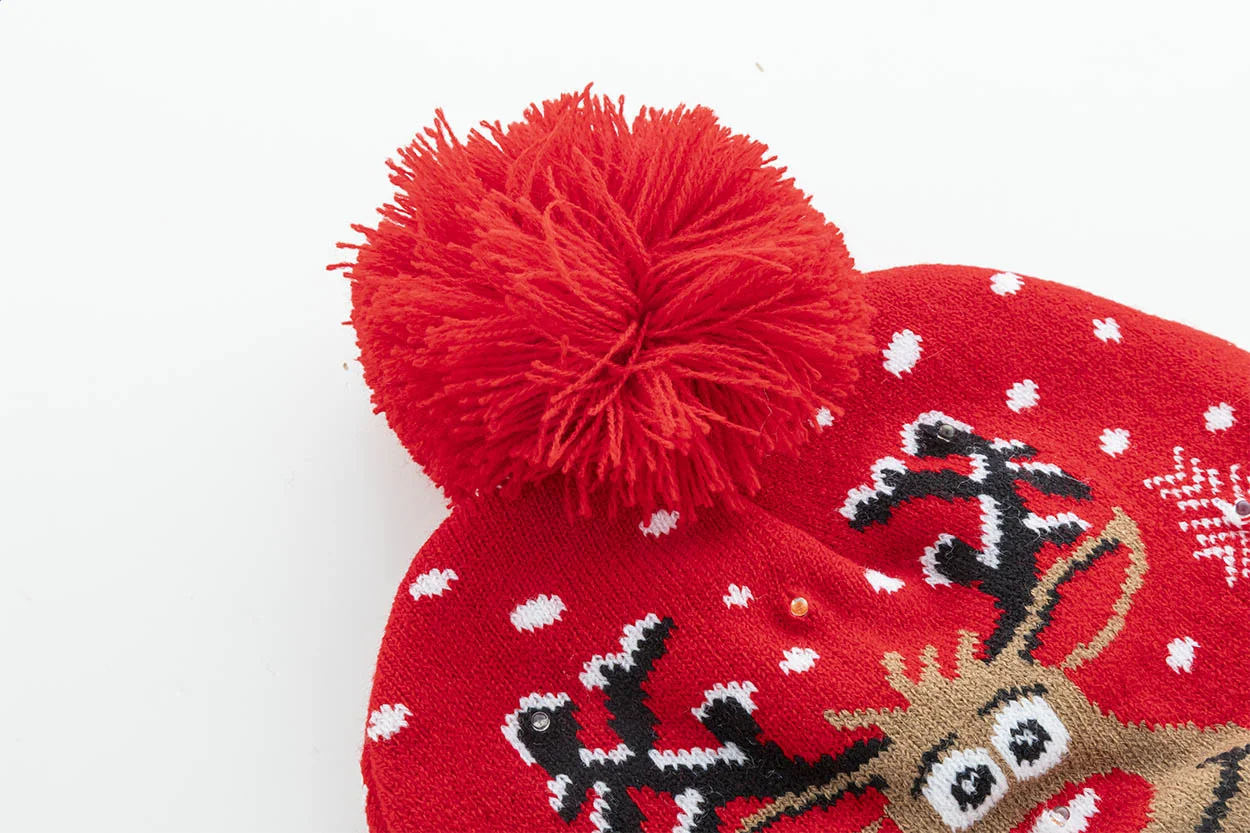 Weihnachts-LED-Wintermütze Norrsken, Rentier, rot – Bild 3