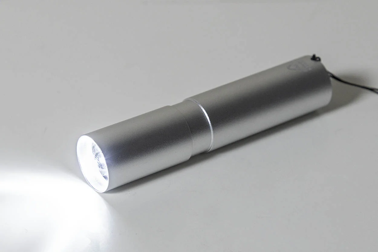 wiederaufladbare Taschenlampe aus recyceltem Aluminium Chargelight Tone, silber – Bild 8