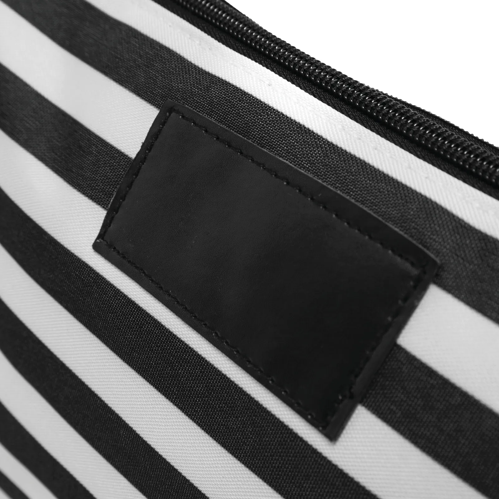 STRIPY - Kulturbeutel, schwarz, weiß – Bild 5
