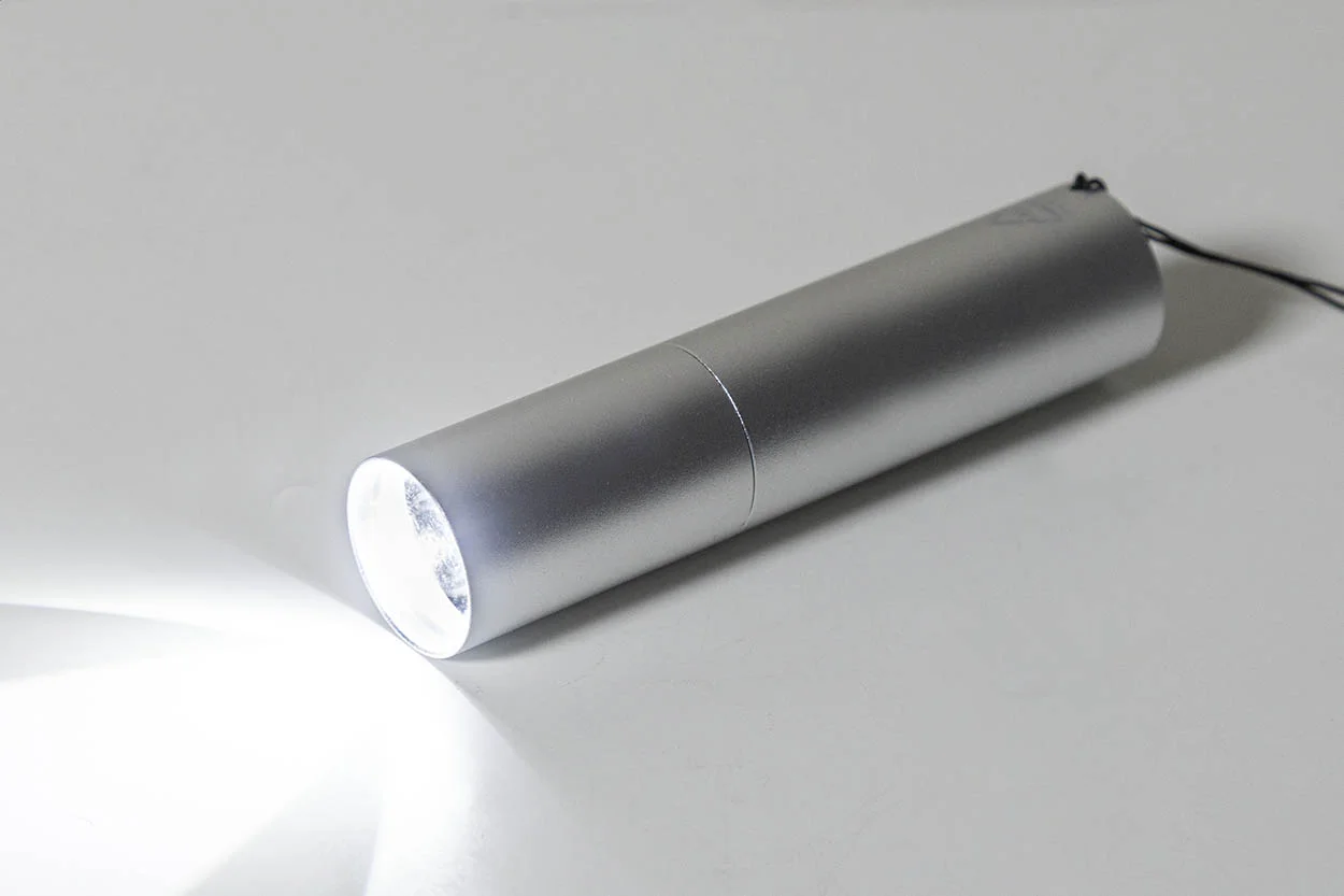 wiederaufladbare Taschenlampe aus recyceltem Aluminium Chargelight Tone, silber – Bild 7