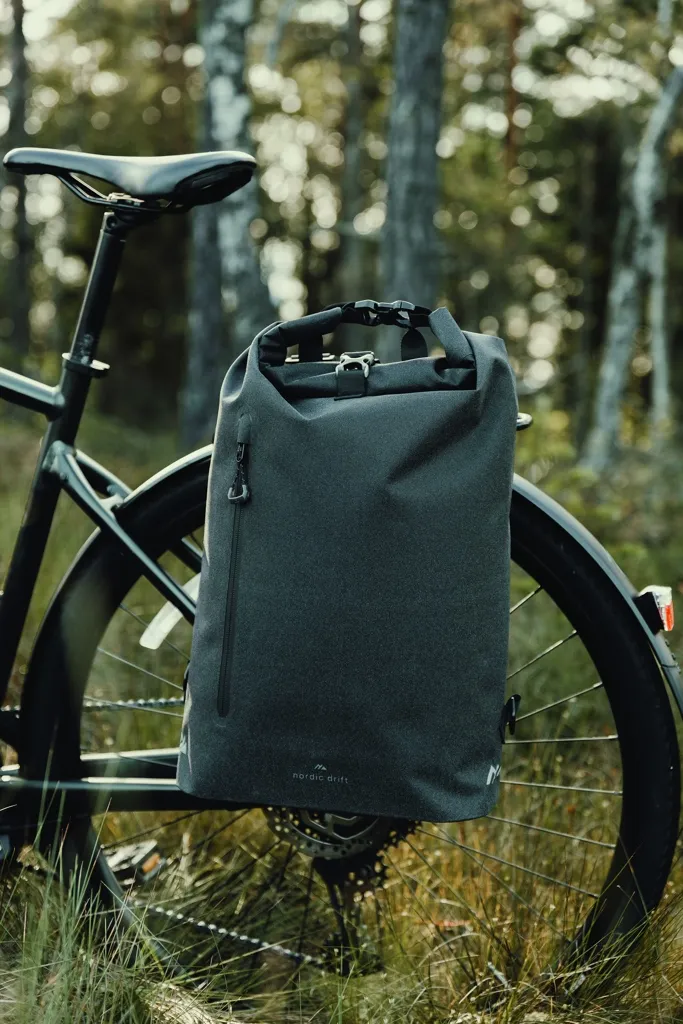 Nordic Drift Trail RCS wasserdichte Fahrradtasche 25L, schwarz – Bild 8