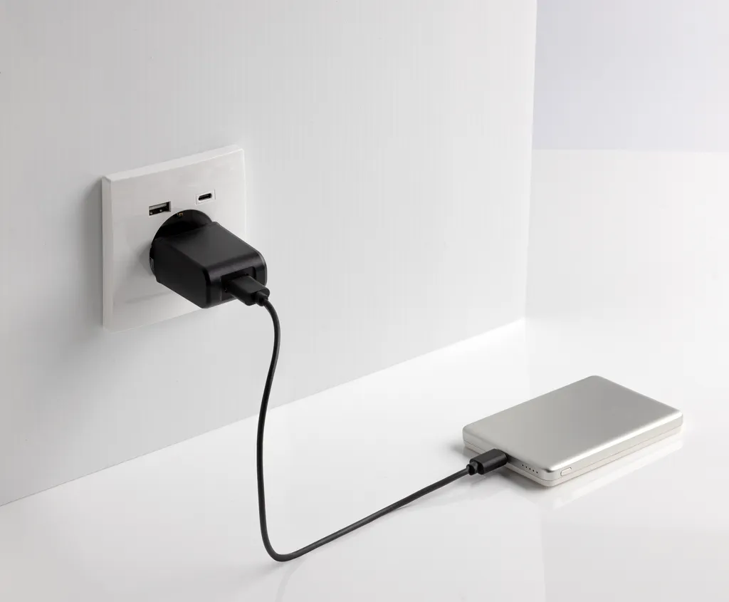 Orion 5.000mAh 5W magnetische Powerbank aus RCS rec. Alu, silber – Bild 7