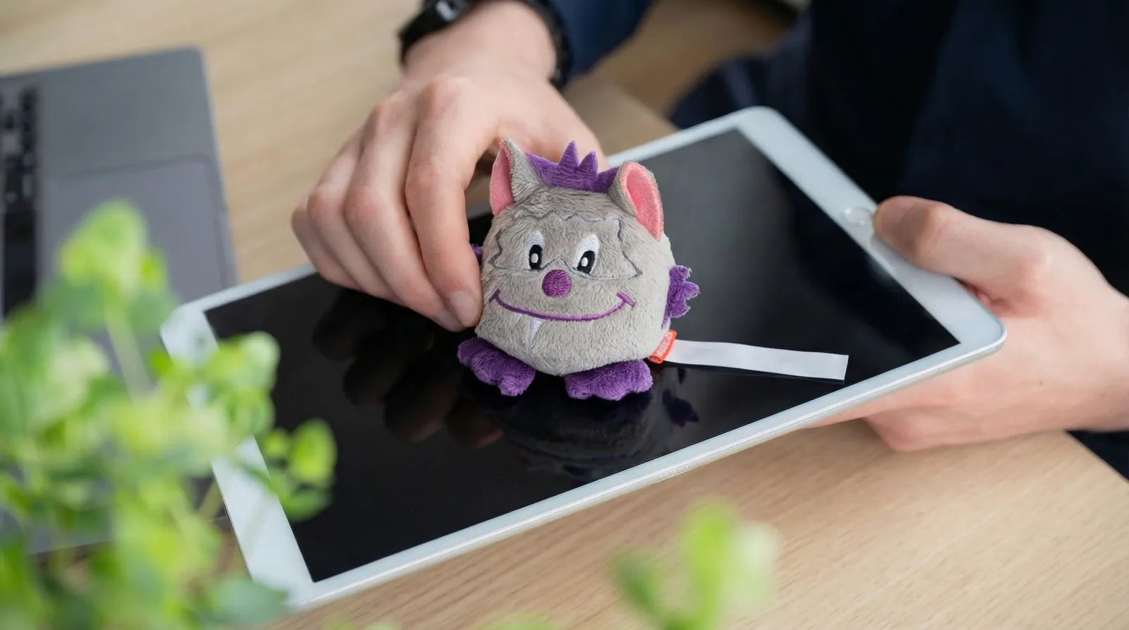 Schmoozies® Monster, dunkelgrau – Bild 9