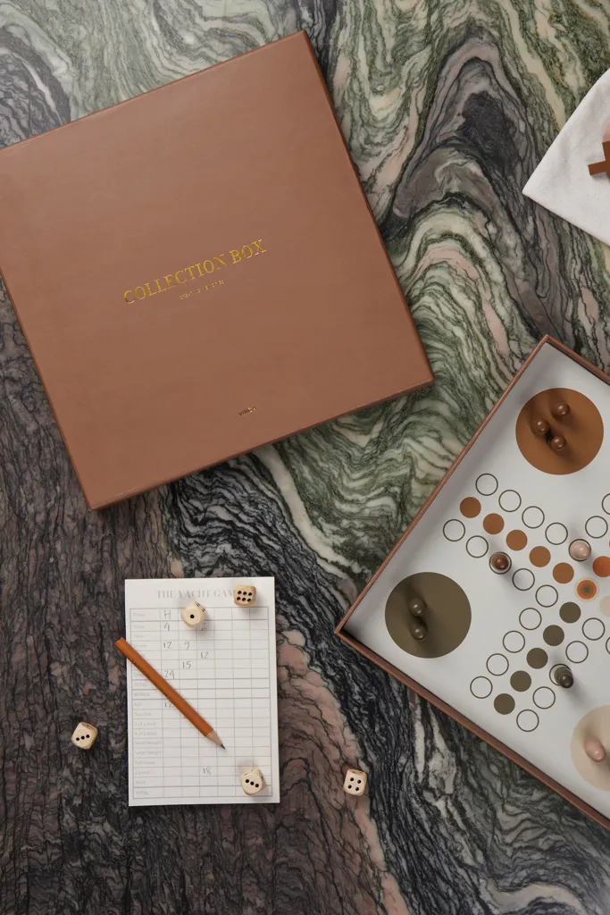 VINGA Coffee-Table Spielesammlung, braun – Bild 7