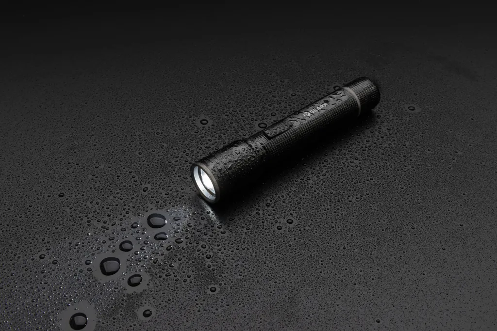 Gear X Taschenlampe aus RCS recycelt. Aluminium mit USB-Akku, schwarz – Bild 6