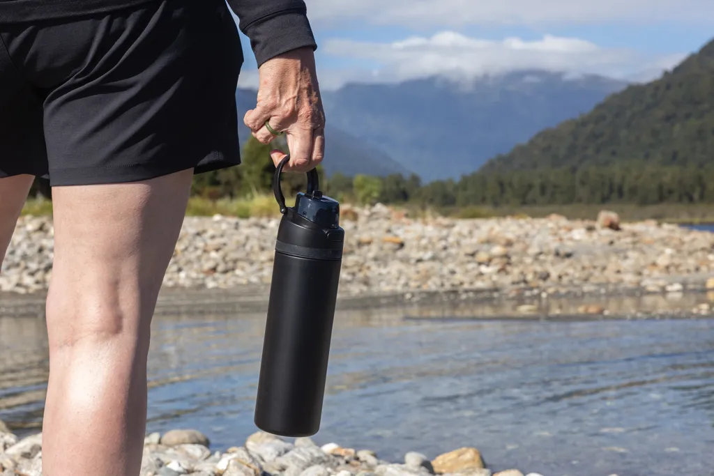 Omni Sip verschließbare Flasche aus RCS-reSteel, 720ml, schwarz – Bild 7