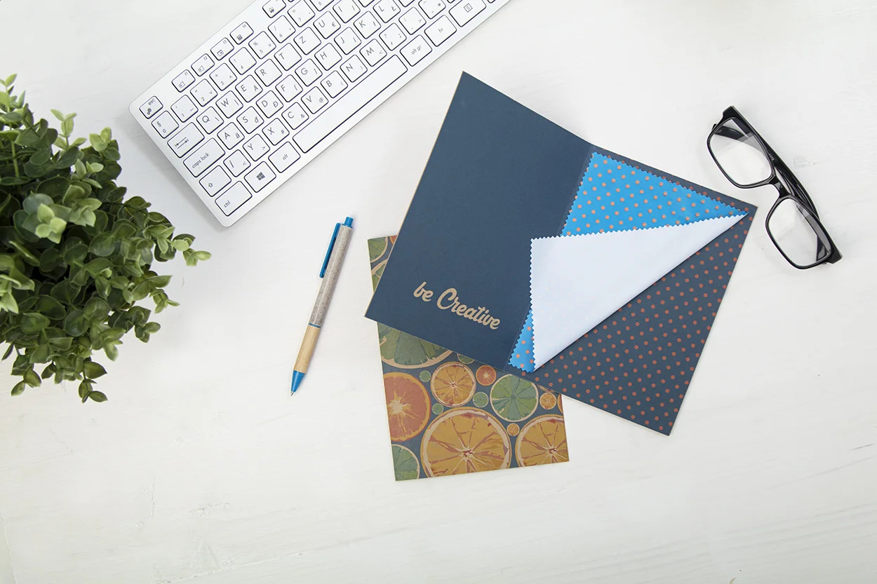 Postkarte Dioptry Mail mit Brillenreinigungstuch, weiß – Bild 6
