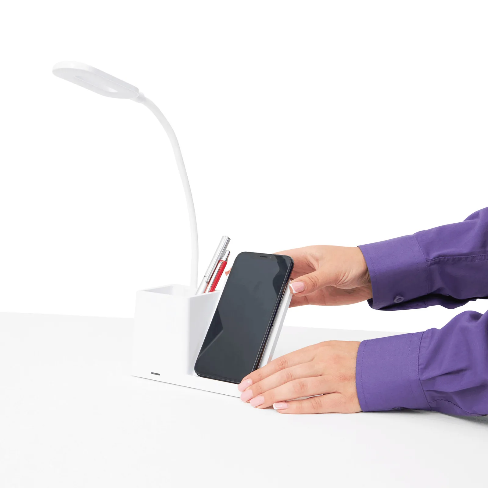 LIGHT & CHARGE - Schreibtischlampe mit Ladestation weiß, weiß – Bild 10