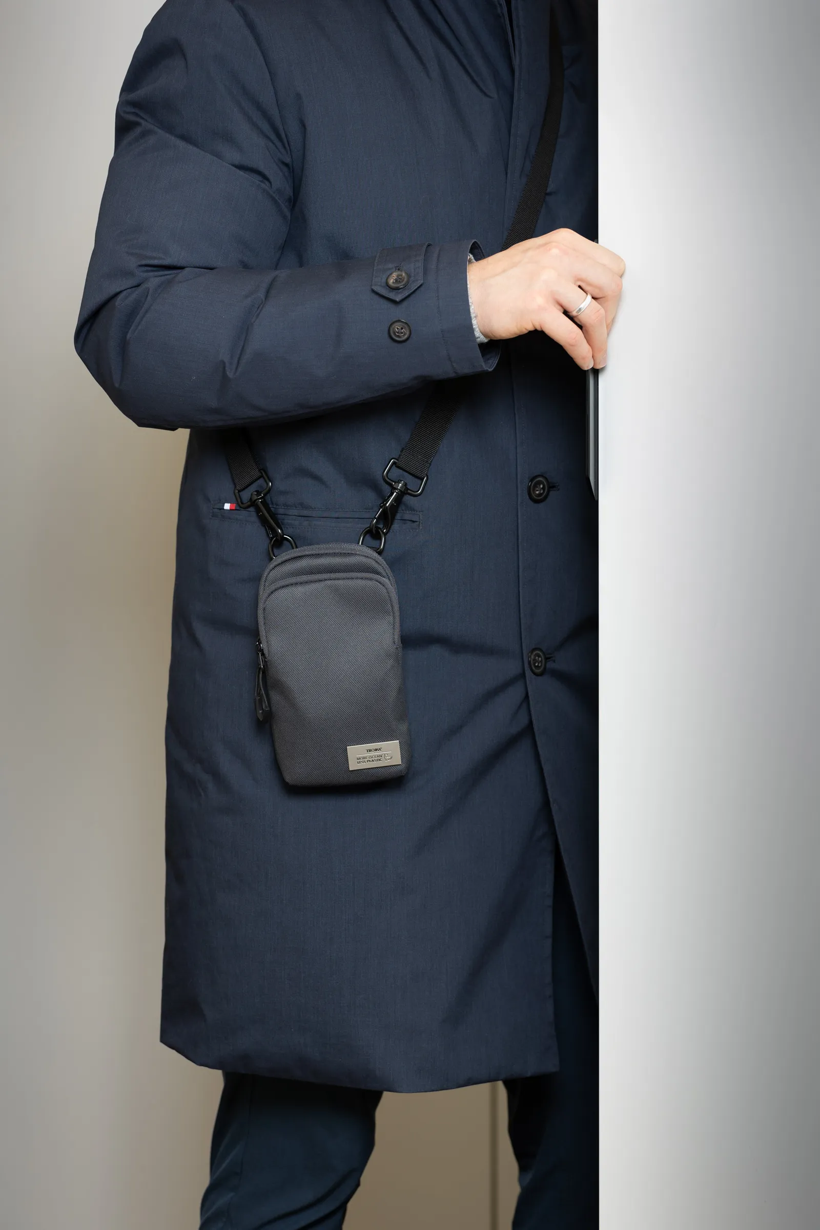 Smartphone Umhängetasche BLUE CYCLE SMARTBAG, dunkelgrau – Bild 5