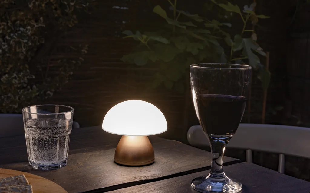 Luming wiederaufladbare USB-Tischlampe aus RCS Kunststoff, Bronze – Bild 5