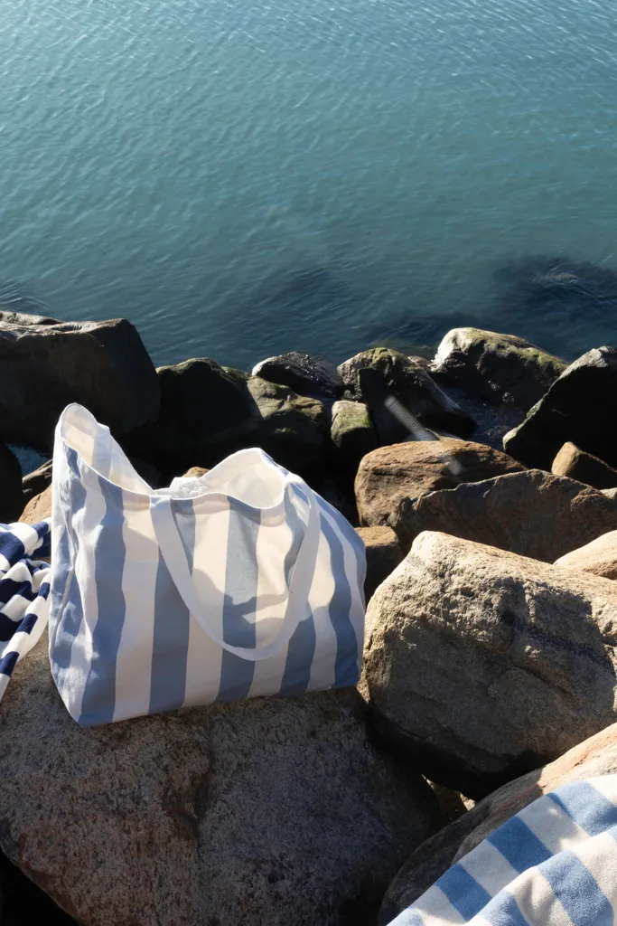 VINGA Lagoa GRS Strandtasche, hellblau – Bild 2
