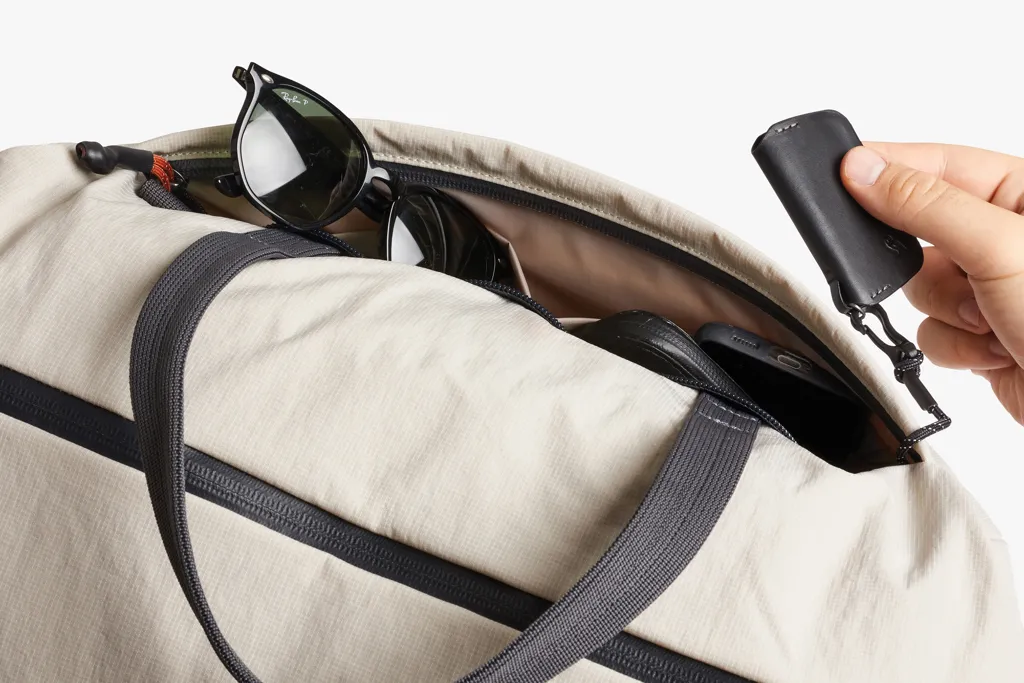 Bellroy Lite Duffel, beige – Bild 6