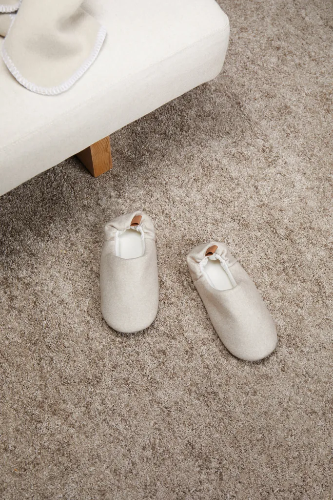 VINGA Moulton Hausschuhe aus RCS rPET (S/M), beige – Bild 3