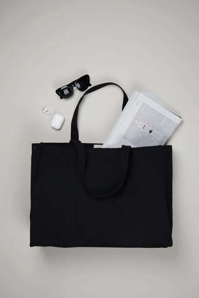 VINGA Hilo AWARE™ Maxi-Tasche aus recyceltem Canvas, schwarz – Bild 4