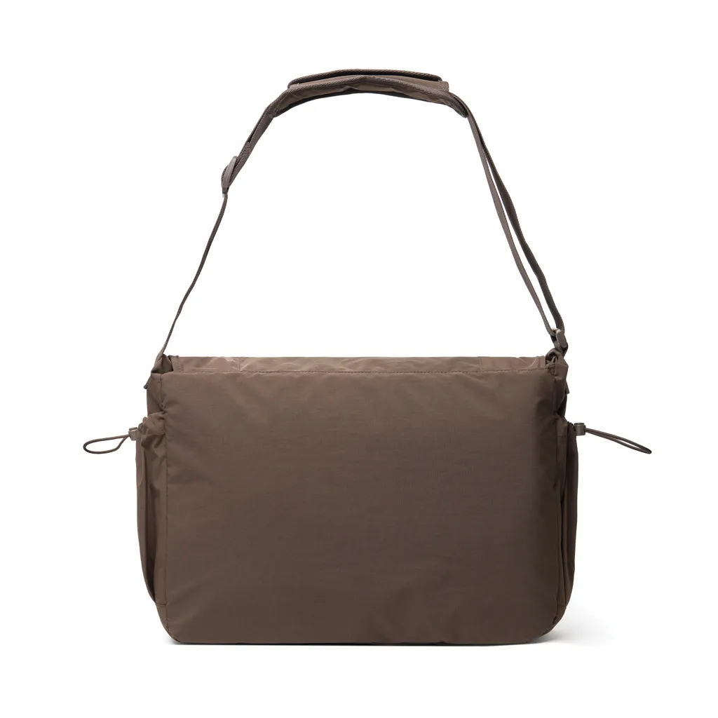 KENTO URBAN 15,6" Messenger aus RCS recyceltem Nylon, braun – Bild 2