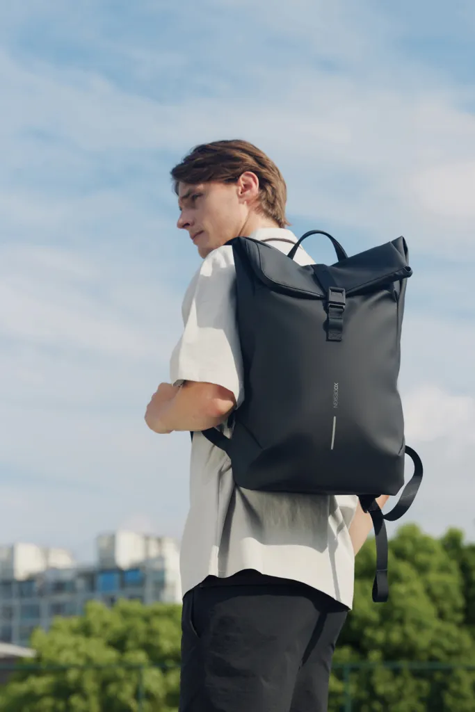 Urban wasserabweisender Flap-Top Rucksack, schwarz – Bild 31