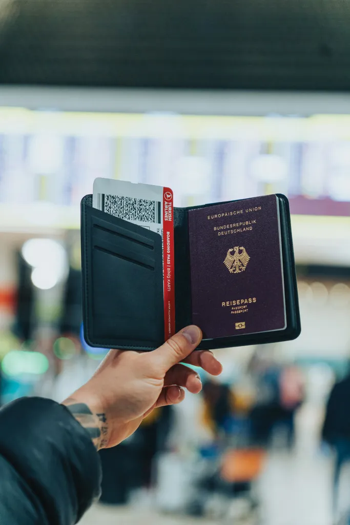 Travelfinder RCS Polyester Passtasche mit weltweiter Ortung, schwarz – Bild 7
