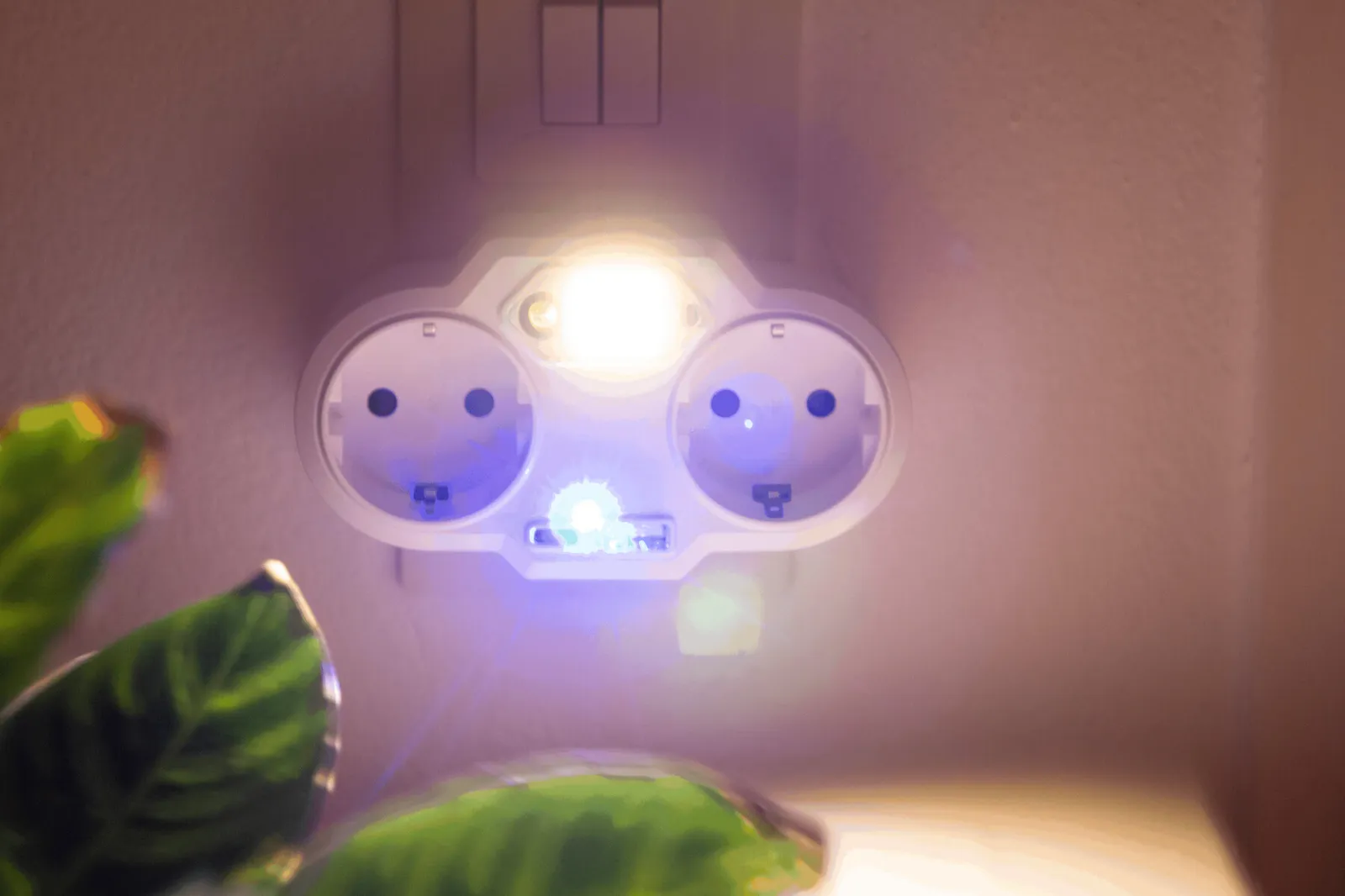 ENDLESS POWER NIGHT - USB-Steckernetzteil mit Nachtlicht weiß, weiß – Bild 7