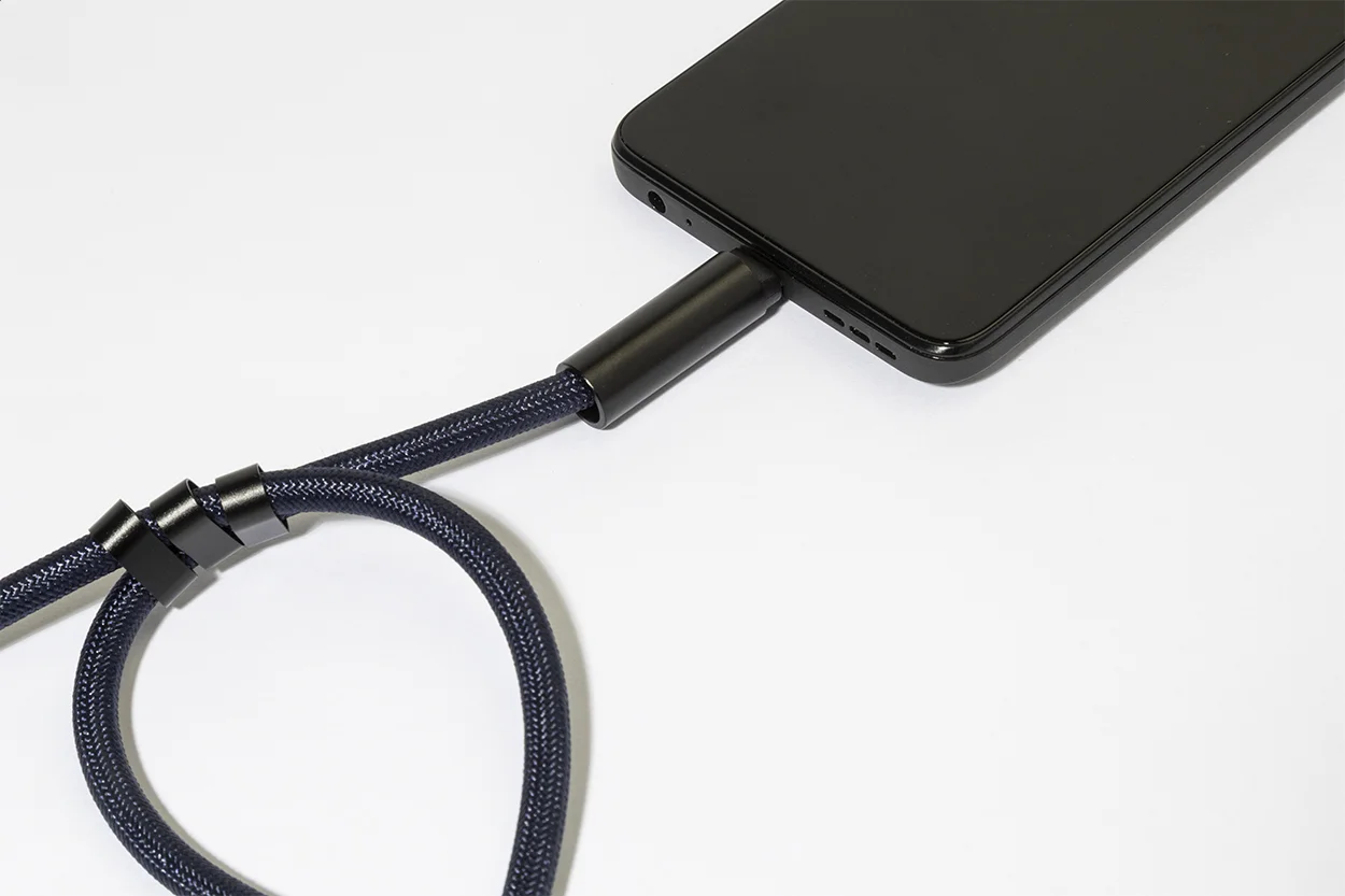 60W Handgelenkband mit Lade- und Datenkabel aus RPET CuffCharge, dunkelblau – Bild 3