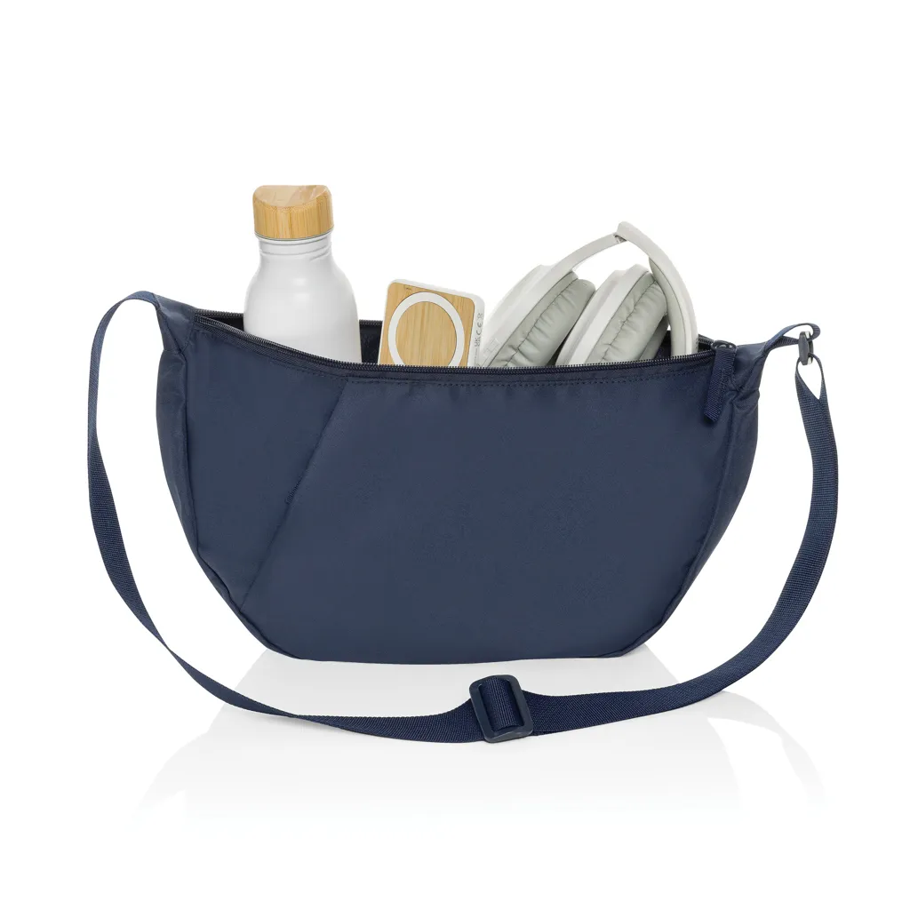 Crescent XL AWARE™ RPET Half-Moon Sling Tasche, navy blau – Bild 4