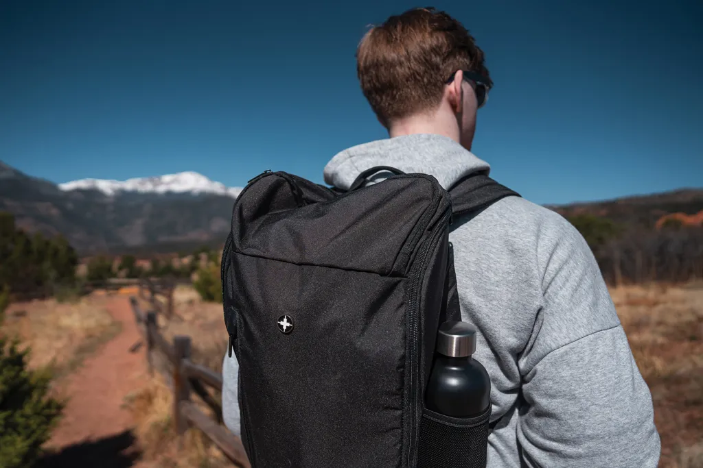 Swiss Peak AWARE™ Easy Access 15.6" Laptop-Rucksack, schwarz – Bild 10