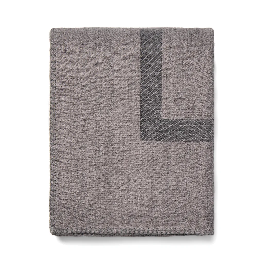 VINGA Monogram GRS Decke, grau – Bild 4