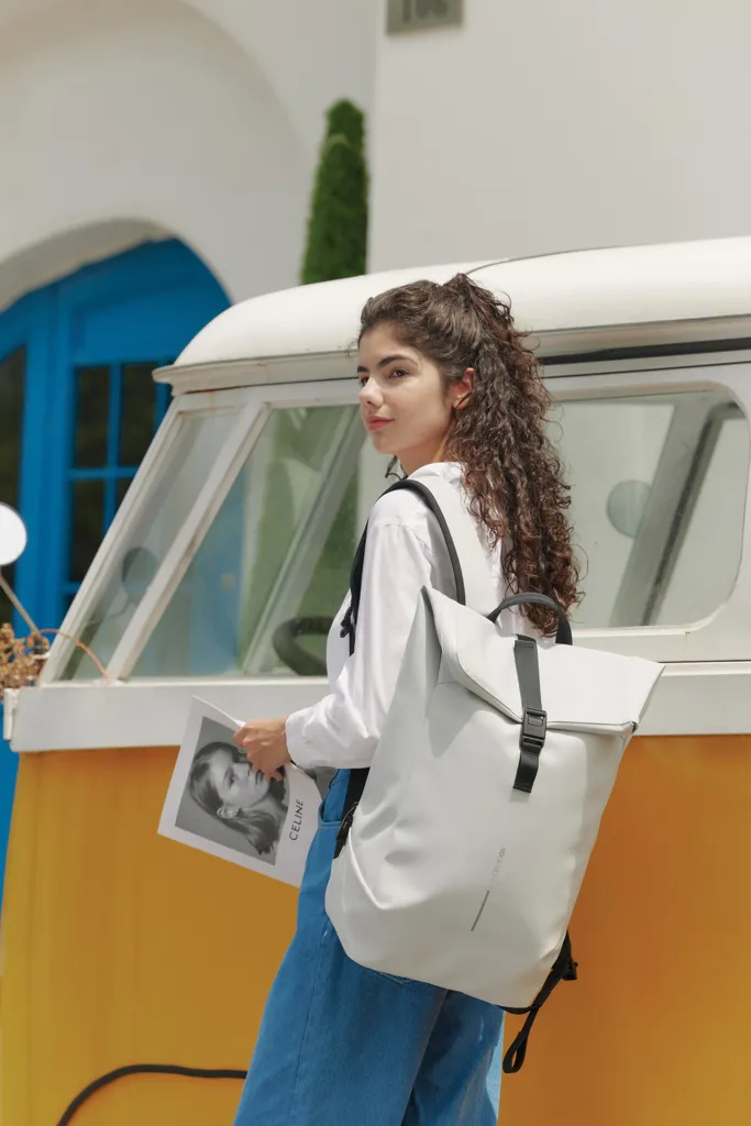 Urban wasserabweisender Flap-Top Rucksack, off white – Bild 22