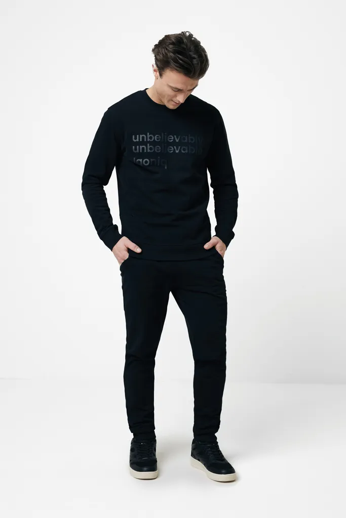 IQONIQ Zion Rundhals-Sweater aus recycelter Baumwolle, schwarz – Bild 4