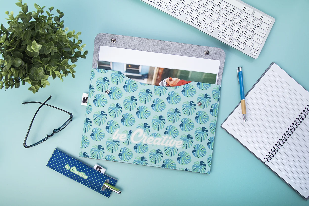 Individuelle Dokumentenmappe CreaFelt Folder, weiß, grau – Bild 8