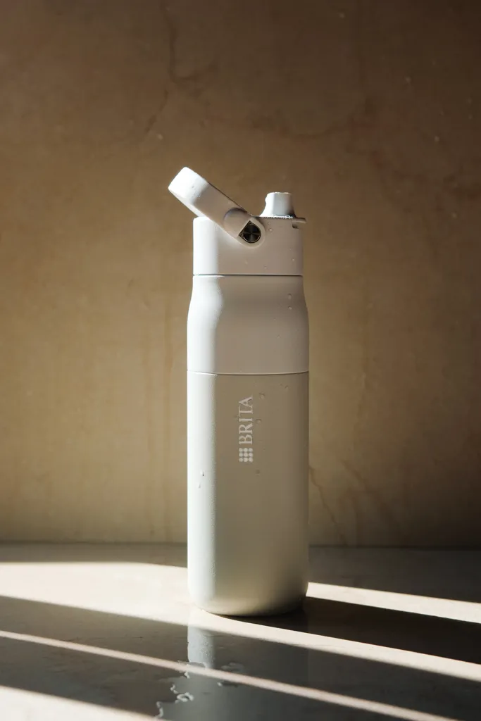 BRITA LARQ Essential Wasserflasche 680ml, weiß – Bild 7