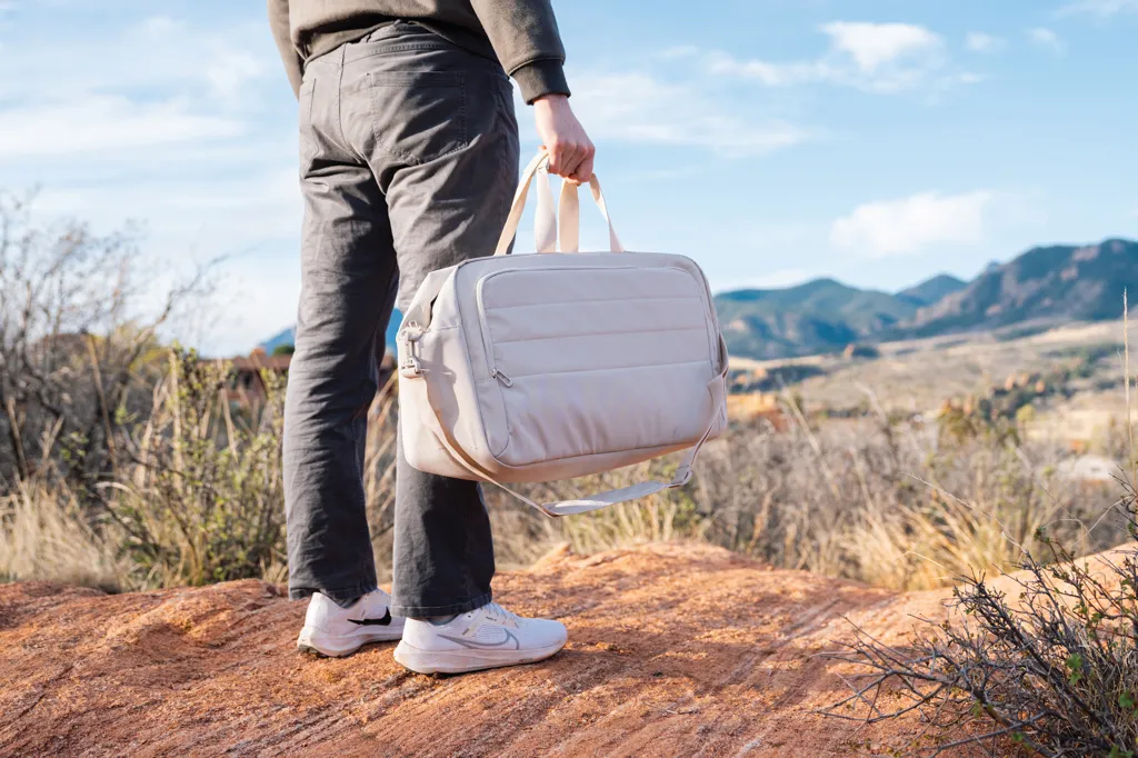 Armond AWARE™ RPET Weekend-Duffel, beige – Bild 9