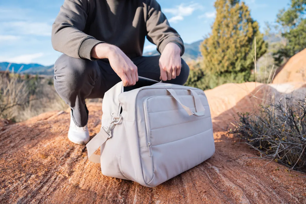 Armond AWARE™ RPET Weekend-Duffel, beige – Bild 11