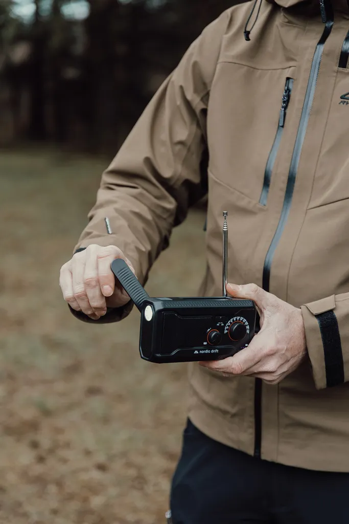 Nordic Drift Titan IPX4 multifunktionales Radio 4000mAh, schwarz – Bild 9