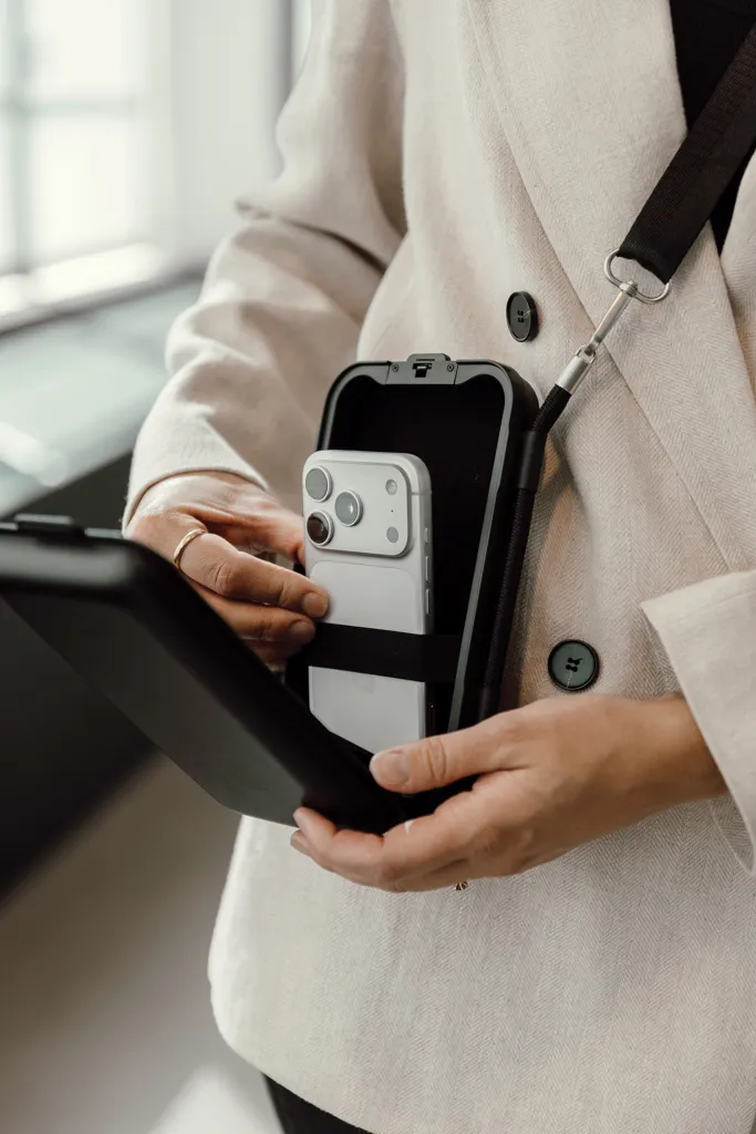 Swiss Peak OSLO RCS Hartschalen-Schutzetui für Mobilgeräte, schwarz – Bild 8
