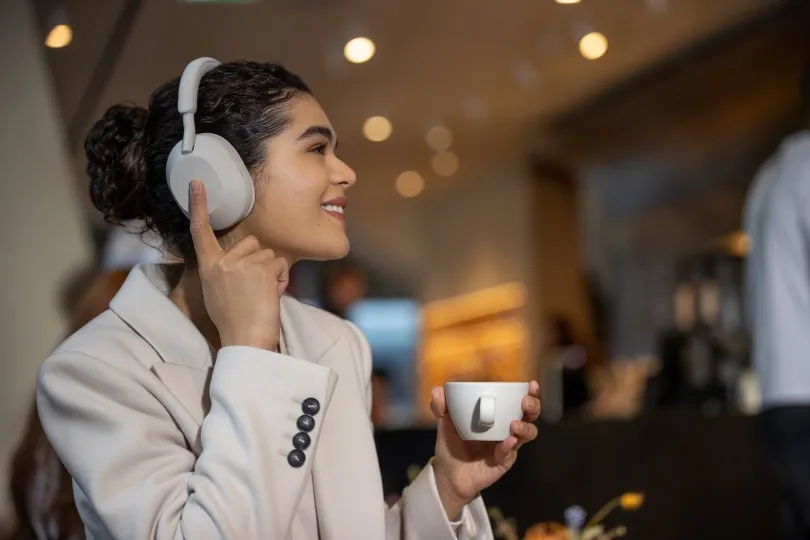SONY WH-1000XM5 Kabelloser Kopfhörer mit Geräuschunterdrückung, Silber – Bild 2